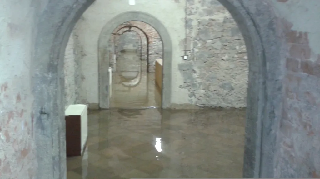 Trojský zámek při povodni 2013
