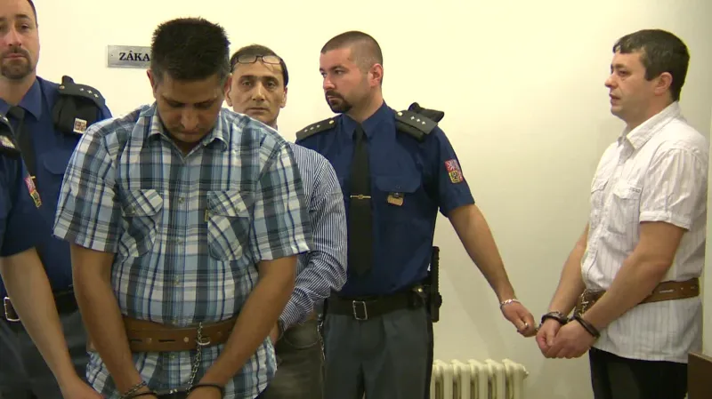 Skupina pomohla minimálně 30 běžencům