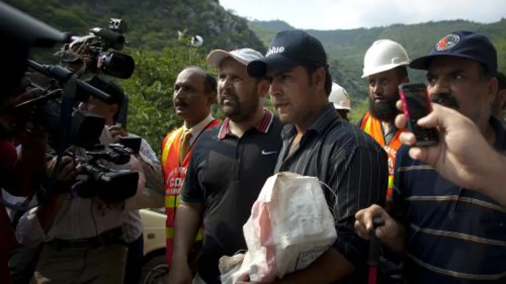 Vyšetřovatelé objevili černou skříňku zříceného pákistánského letadla