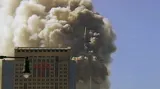 Padající věže WTC zvířily tuny prachu