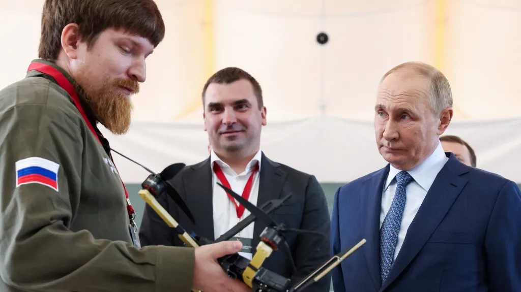 Vladimir Tkačuk (vlevo) s ruským vůdcem Vladimirem Putinem na snímku ze září 2024