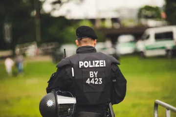 Po útoku na gymnáziu v Bavorsku je několik zraněných, píší německá média