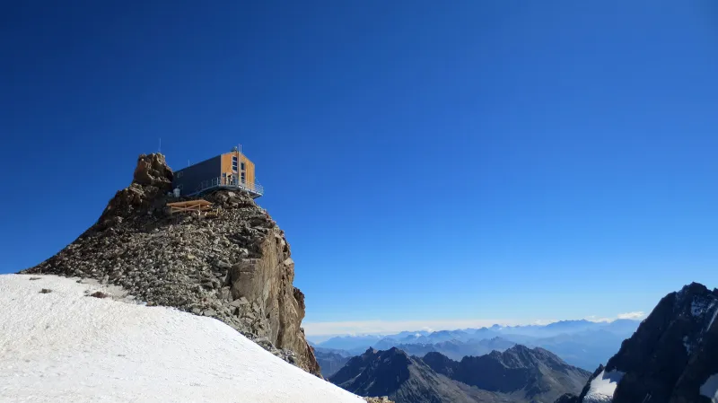 Alpský klub Briançon Refuge de l'Aigle (novostavba). La Grave, Francie. Architekti: Atelier 17C, Barraux