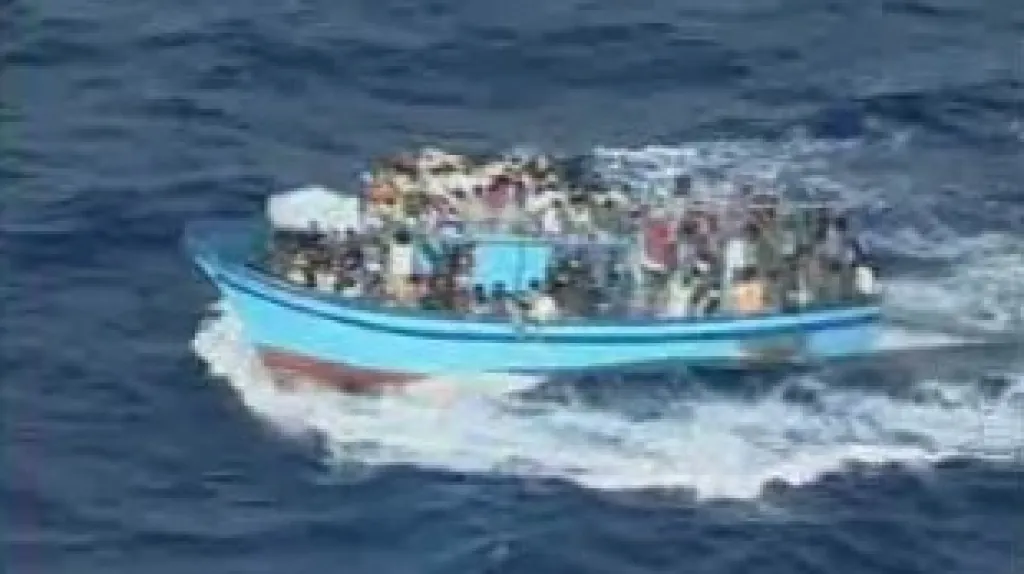 Loď s africkými imigranty