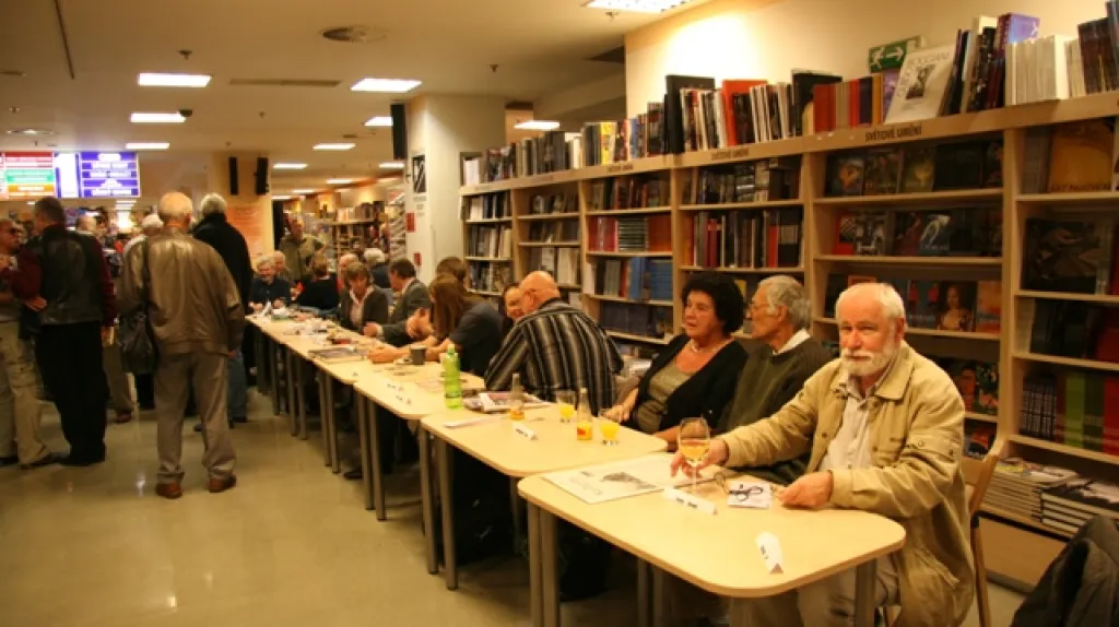 Maxiautogramiáda v Paláci knih Luxor