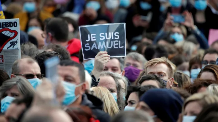 Demonstrace na podporu francouzských učitelů po vraždě Samuela Patyho