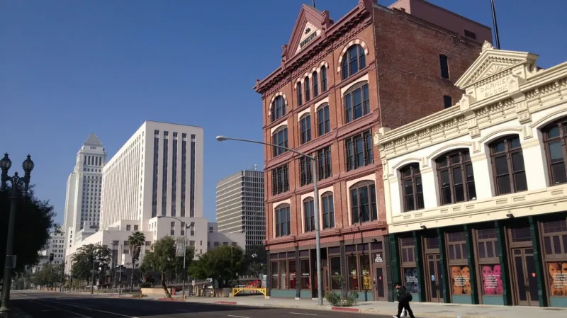 Starší a nová zástavba v Los Angeles