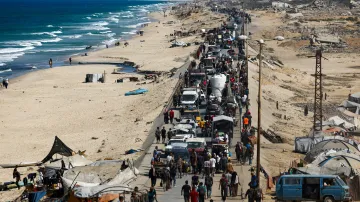 Palestinci směřují na sever Pásma Gazy poté, co začalo platiti příměří mezi Izraelem a Hamásem