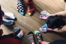 Ponožková výzva pomůže lidem s Downovým syndromem. Zapojit se může každý