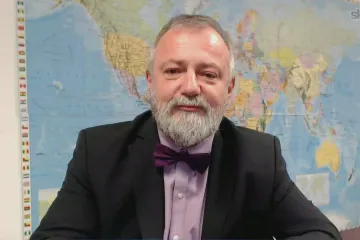 Hrozba přímého konfliktu USA a Ruska je nyní zažehnána, myslí si Kmoníček i Zaorálek