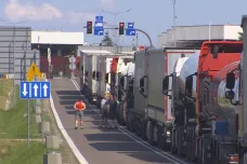 Na ukrajinsko-polské hranici stojí kolony nákladních aut, řidiči čekají i dva dny