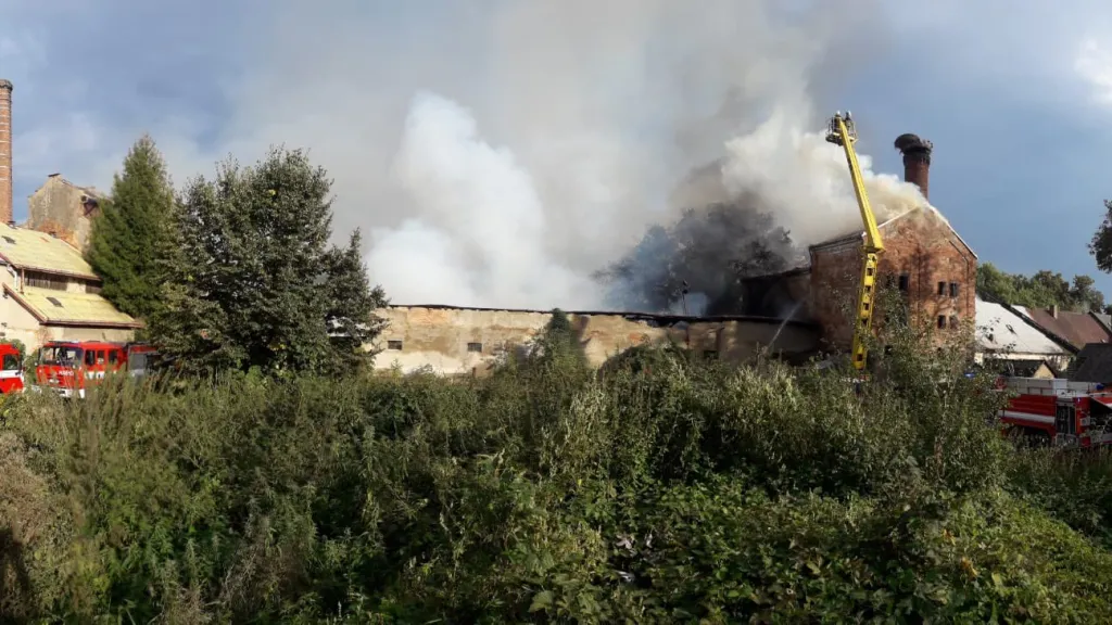 Požár opuštěného objektu v Chlumci nad Cidlinou