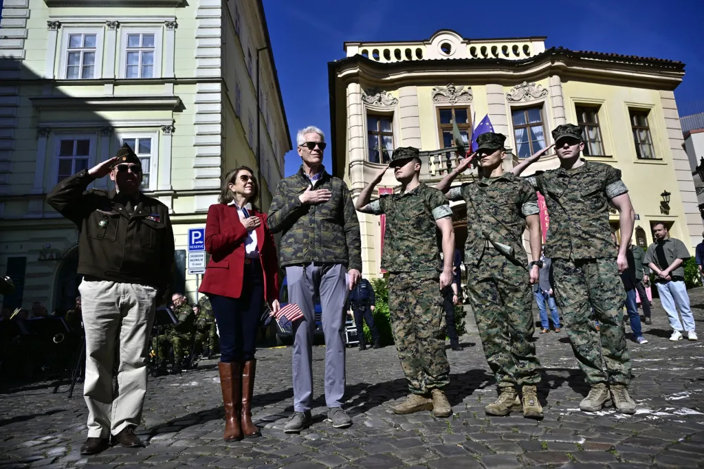 Velvyslanec USA Nicholas Merrick ve svém projevu zdůraznil, že Česko a USA sdílejí společné hodnoty, zejména si váží svobody