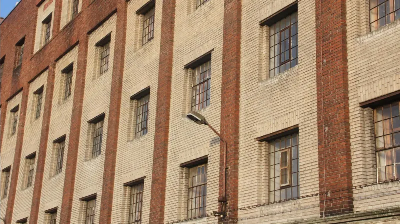 Detail fasády automatických mlýnů