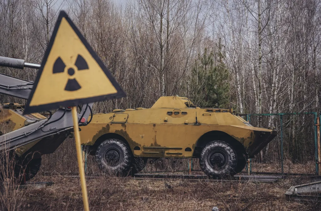 V zóně jsou k vidění vozidla používaná při odstraňování následků výbuchu