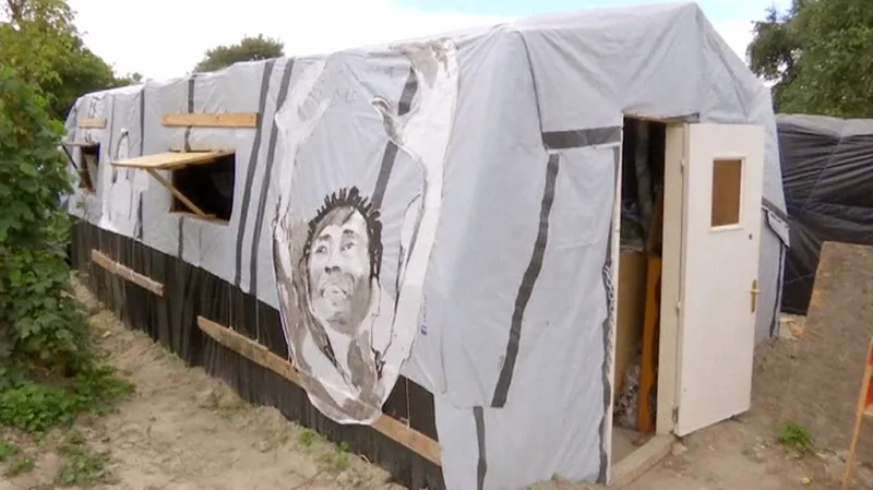 Škola francouzštiny v uprchlickém táboře v Calais