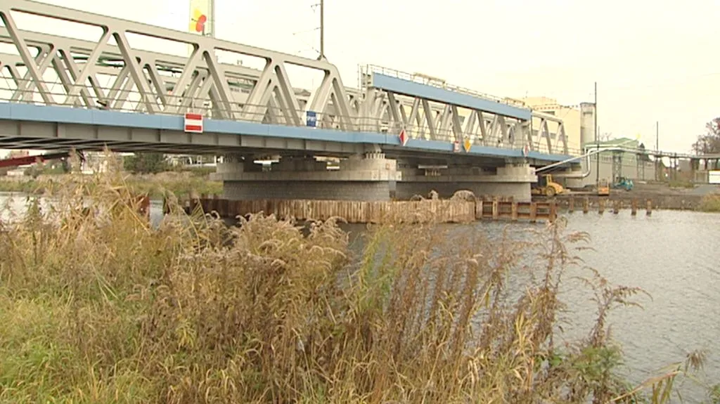 Kolínský železniční most