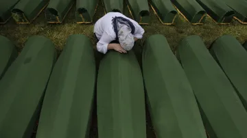 Pohřeb obětí masakru v Srebrenici