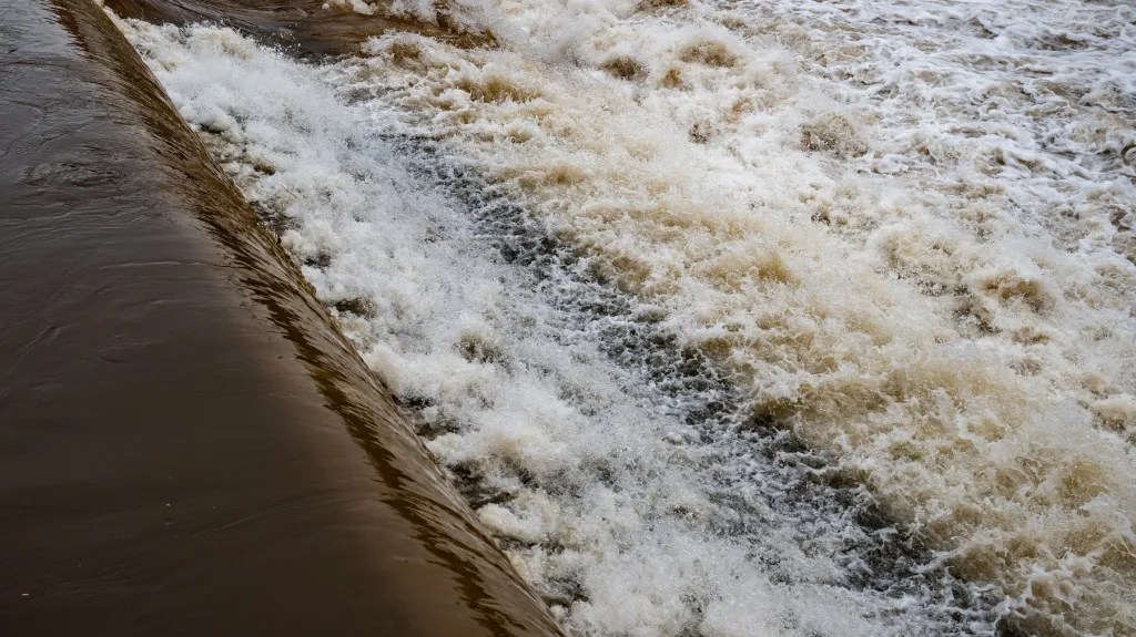 Deště vzedmuly hladiny některých toků