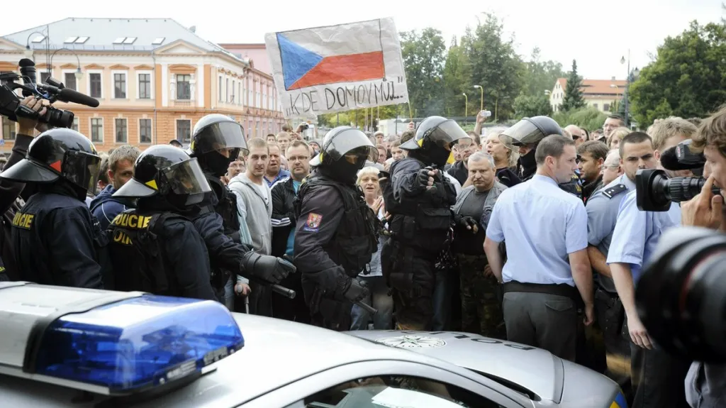 Demonstrace ve Varnsdorfu proti nepřizpůsobivým