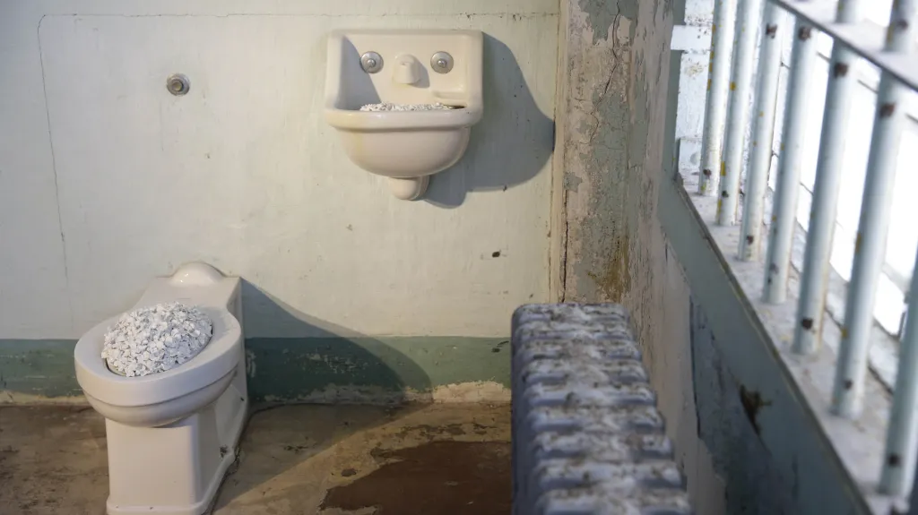 Výstava Aj Wej-weje v Alcatrazu