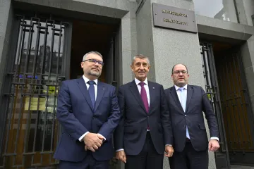 Babiš uvádí ministry do úřadů