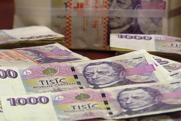 Důchodkyně poslala policistům 10 tisíc, poděkování za vrácení kabelky