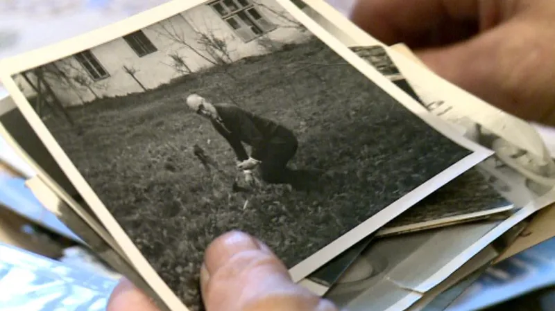 Archivní fotografie Josefa Straky na jeho statku