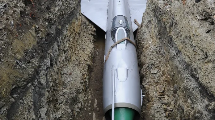 Pohřbení letounu MiG-21