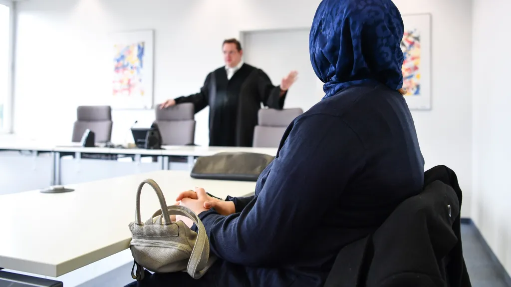 Soud se ženou kvůli nošení muslimského šátku v zaměstnání