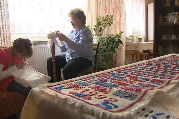 Není plátno ani zájem mladých. Horňácké výšivky skomírají