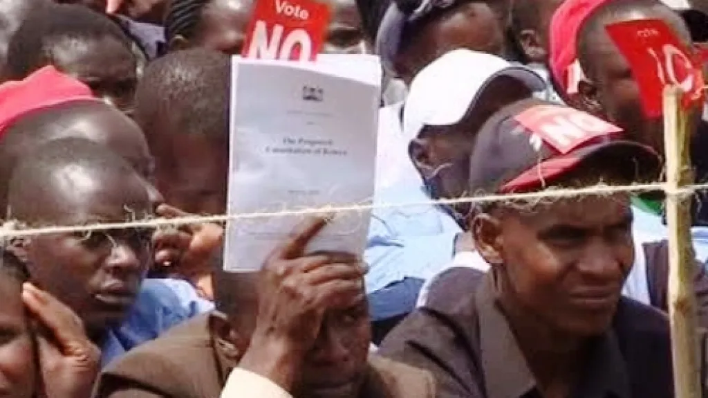 Keňané v referendu rozhodují o ústavě země