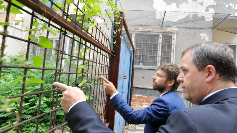 Starý bytový dům, který má nahradit přístavba Nejvyššího soudu