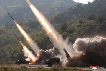 Bolton je válečný štváč, opřela se KLDR do Trumpova poradce. Raketové zkoušky hájí sebeobranou