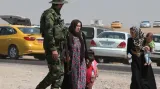 Kurdský voják na stanovišti u Mosulu