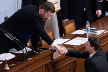 Vládní strany se přou o to, jakým způsobem má koalice představovat své plány