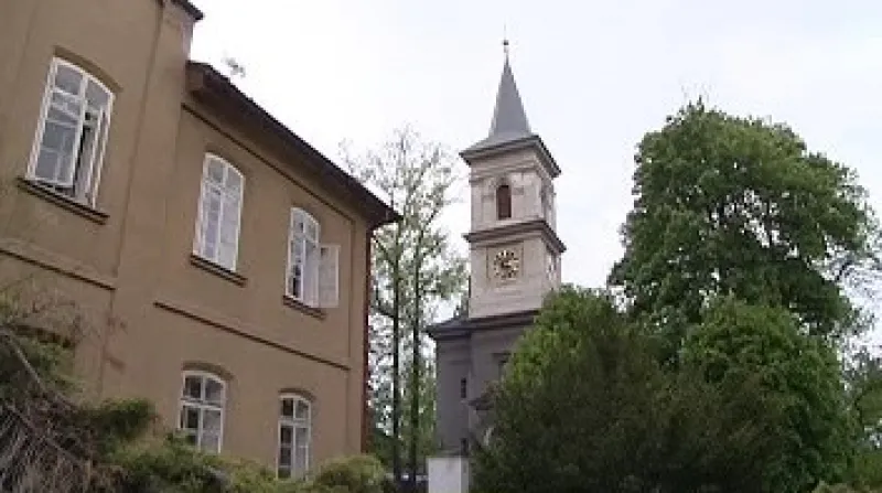 Kostel ve Chvaleticích na Pardubicku zachránilo město spolu s dalšími dárci a sponzory.