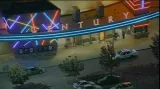Po střelbě v kině zemřelo 12 lidí