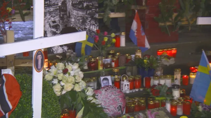Oběti loňského útoku připomíná v centru Berlína improvizovaný pomníček