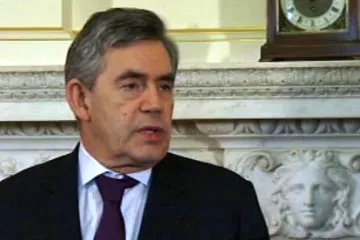 Britská recese kosí jednu firmu za druhou, Brown však apeluje proti ochranářství