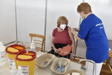 V pátek testy potvrdily 2161 případů covidu, nejméně ve všední den od konce září 