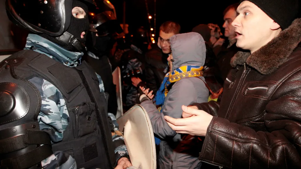 Ukrajinský policista a proevropský aktivista v centru Kyjeva
