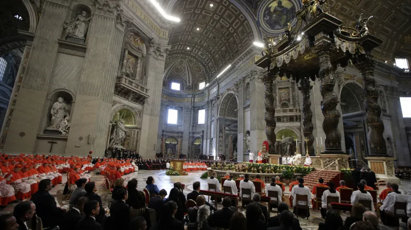 František uvedl do úřadu 20 nových kardinálů