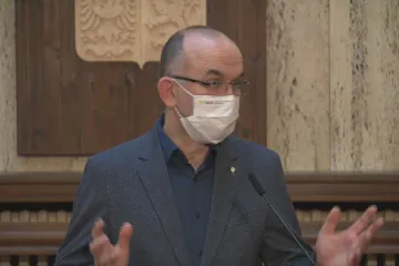 Nouzový stav potrvá do poloviny února. Tempo očkování zůstane podle Blatného stejné, i když přijde méně vakcíny