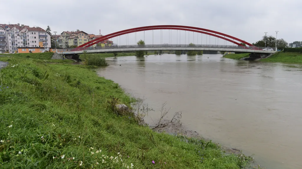 Rozvodněná Morava v Olomouci-Nových Sadech v roce 2020