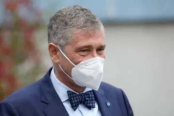 Vakcínu dostal přednostně i moravskoslezský hejtman Vondrák, zjistil Radiožurnál
