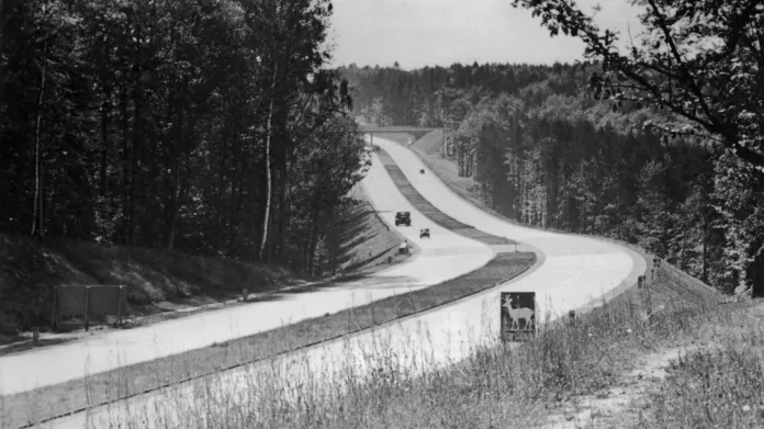 Německá dálnice ze 30. let – tak měly vypadat i německé dálnice v Čechách a na Moravě