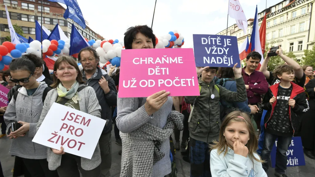 Odpůrci potratů na Václavském náměstí
