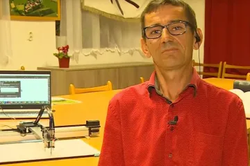 Kroniku v Prosetíně píše robot. „Z nouze cnost,“ doufá starosta, který s nápadem přišel