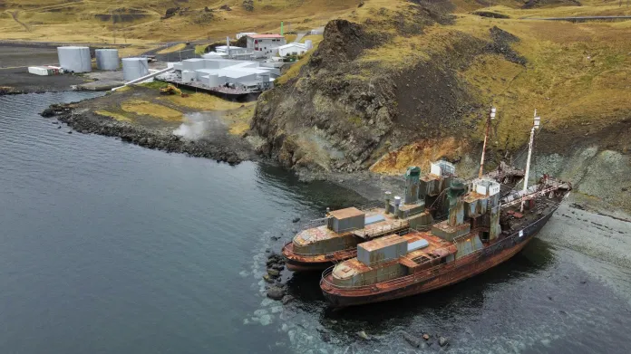 Opuštěné a nepoužívané velrybářské lodě na Islandu